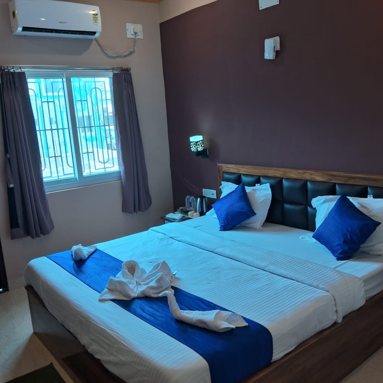 Deluxe Room- Double Bedded AC Room